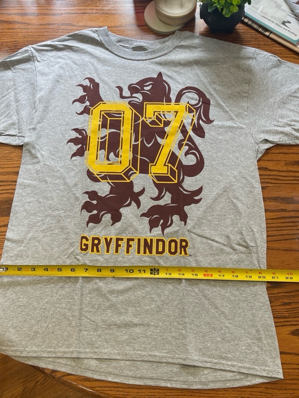 Gryffindor Gray Tee with Maroon Lion and Yellow 07 size medium